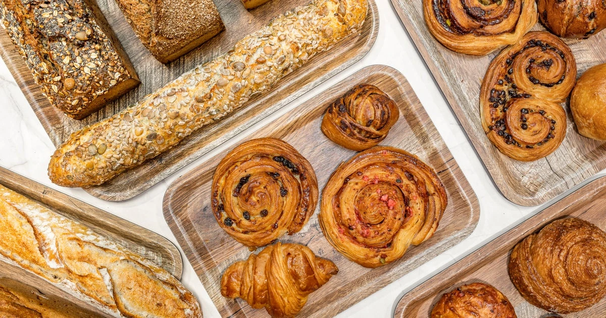 Pains aux céréales, croissants et pains aux raisins de Paneterra